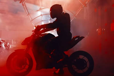 TVS-Version der BMW G310R: Andere Gussräder, Stummelheck