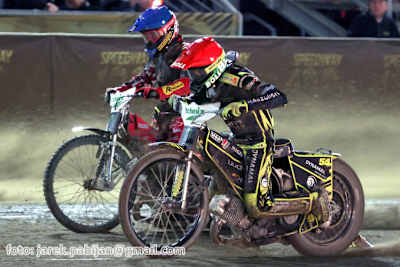 Martin Vaculik (re.) gegen Max Fricke