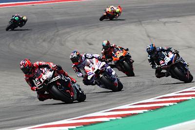 Harte Fights der Verfolger: Viñales (12) vor Zarco (5), Oliveira (88), Binder (33), Morbidelli und Mir