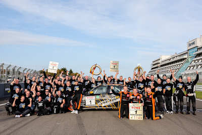 Große Freude bei Adrenalin Motorsport nach dem Titelgewinn