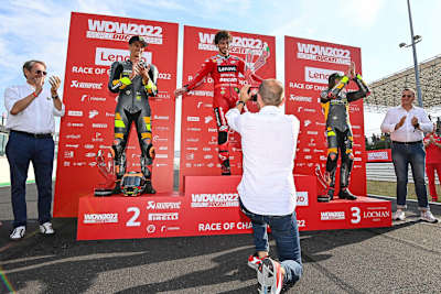 Claudio Domenicali übergab die Pokale an Marini, Bagnaia und Bezzecchi