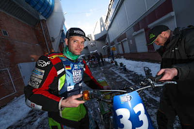 Hans Weber (li.) betreut in Sanok Benedikt Monn