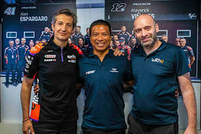 Bei der Verlautbarung des Aprilia-Deals noch neben Massimo Rivola und Razali auf dem Bild: WithU-CEO Matteo Ballarin