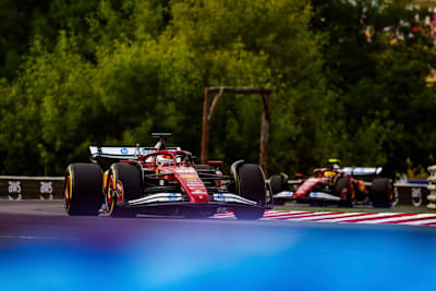 Lewis Hamilton fährt 2025 bei Ferrari Charles Leclerc hinterher