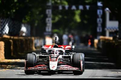 Gene Haas im eigenen Formel-1-Auto