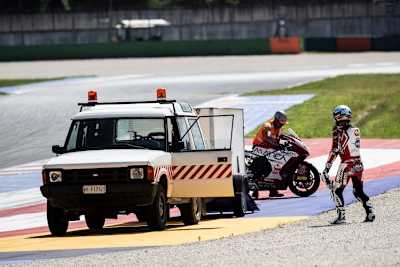 Marcel Schrötter stürzte am Freitagnachmittag