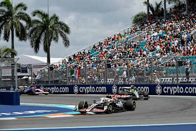 Kevin Magnussen in Miami vor Lewis Hamilton