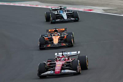 Charles Leclerc (Ferrari) vor Oscar Piastri (McLaren) und George Russell (Mercedes)