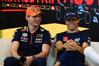 Max Verstappen und Nyck de Vries 2023 in Österreich