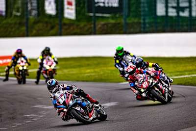 BMW führt in Spa-Francorchamps