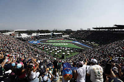 Die Strecke Autódromo Hermanos Rodríguez in Mexiko-Stadt führt durch ein Baseball-Stadion