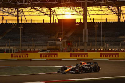 Max Verstappen im Boliden von Red Bull Racing bei den Wintertests 2024