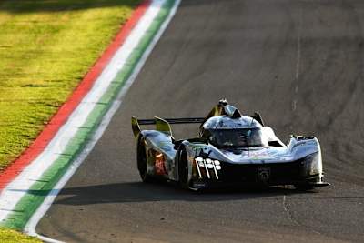 Der Peugeot 9X8 hat in Imola erstmals einen Heckflügel