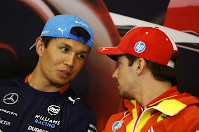 Alex Albon (l.) mit dem späteren Monaco-Sieger Charles Leclerc