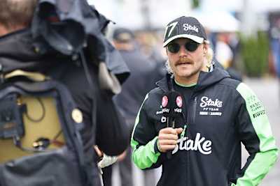 Valtteri Bottas ist mit einer Profi-Rennradfahrerin liiert, trainiert gern mit ihr auf dem Fahrrad in der Natur