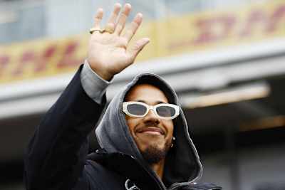 Vor zwei Wochen noch im kanadischen Regen, jetzt im Musikvideo von Camila Cabello in der Sonne von Miami: Lewis Hamilton