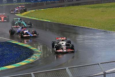 Blau statt grün: Nico Hülkenberg (v.) und Kevin Magnussen starteten den Kanada-GP als einzige Piloten auf den blau markierten Regenreifen