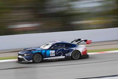 Dinamic GT bei Testfahrten mit dem neuen Ford Mustang GT3 in Barcelona