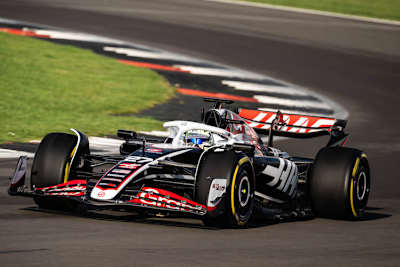 Nico Hülkenberg beim ersten Test mit dem 2024er Rennwagen von Haas, dem VF-24