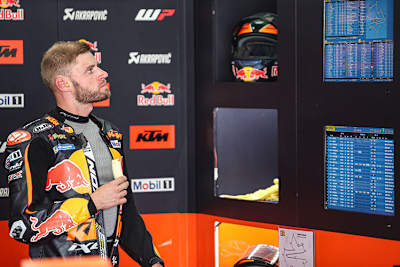 Look at the time: Brad Binder sucht seinen Namen oben in der Zeitenliste.