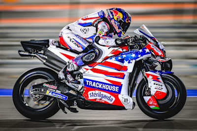 Miguel Oliveira in den US-Farben im Flutlicht von Lusail