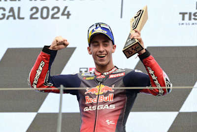 Pedro Acosta bejubelt seinen ersten MotoGP-Podestplatz