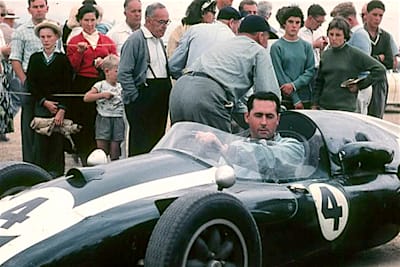 Jack Brabham wurde mit Cooper zwei Mal Weltmeister, später ein drittes Mal im eigenen Rennwagen