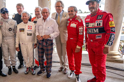 Nigel Mansell (ganz rechts) zusammen mit seinen Weltmeister-Kollegen Emerson Fittipaldi, Mika Häkkinen, Mario Andretti, Jacques Villeneuve, Jackie Stewart und Alain Prost (von links).