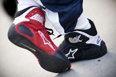 Sympathische Marotte: verschiedenfarbene Rennstiefel