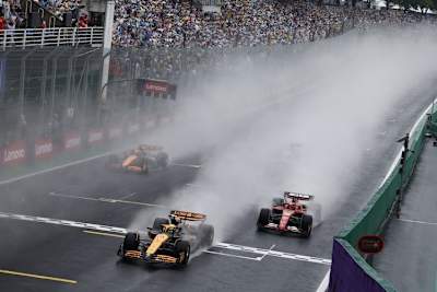 Lando Norris in Brasilien vor Charles Leclerc