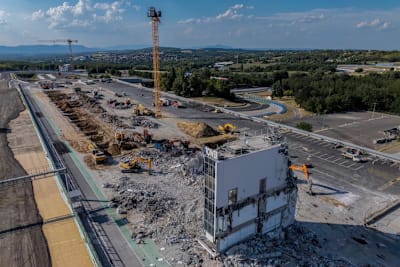 Von der ehemaligen Boxenanlage steht nicht mehr viel