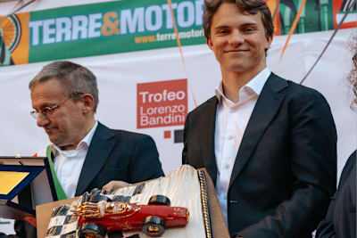 Oscar Piastri hat die Trofeo Lorenzo Bandini erhalten