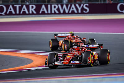 Die Ferrari von Charles Leclerc und Carlos Sainz