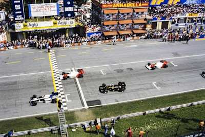 Start zum Italien-GP in Monza: Piquet vor Prost, de Angelis und oben rechts Niki Lauda