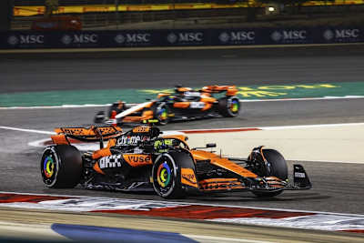 Lando Norris vor Oscar Piastri in Bahrain