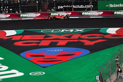 Carlos Sainz auf dem Weg zur Pole-Position