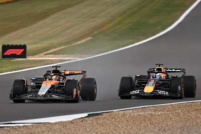 Oscar Piastri gegen Max Verstappen