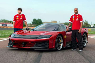 Charles Leclerc und Lewis Hamilton mit dem F80