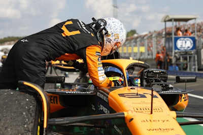 Lando Norris gratuliert Oscar Piastri zum Sieg in Ungarn