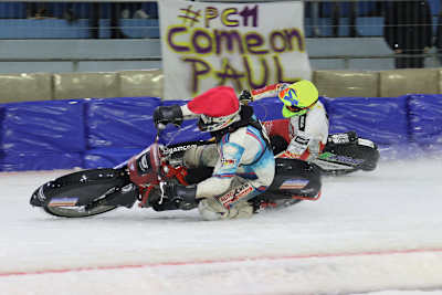 Marc Geyer (rot) hier in Heerenveen vor Michal Knap