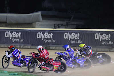 Finale des GP in Riga mit Sieger Bartosz Zmarzlik (blaue Helmfarbe)