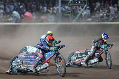 Andzejs Lebedevs (rot) wünscht sich Verbesserungen der Bahnen
