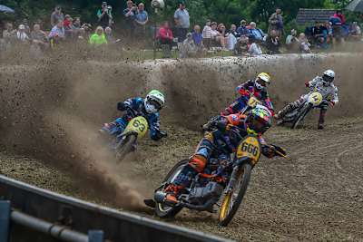 Romano Hummel vor Dave Meijerink, Jacob Bukhave und Andrew Appleton