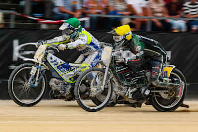 Daniel Spiller (r.) im Kampf mit Chris Harris