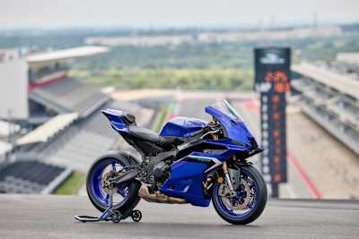 Yamaha R9