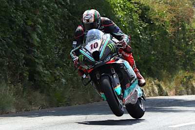 Peter Hickman wird bei der Tourist Trophy wieder mit der Nummer 10 die Rennen der Premiumklassen in Angriff nehmen