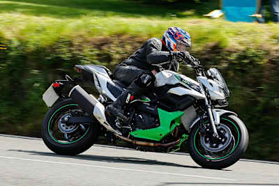 Die Kawasaki Z 7 Hybrid im Einsatz auf dem berühmt berüchtigten Snaefell Mountain Course