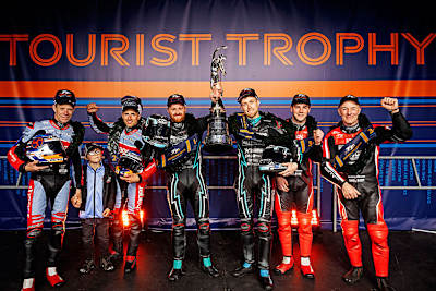 Ben Birchall, Kevin Rousseau, Ryan und Callum Crowe, Jake Roberts, Dave Molyneux