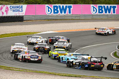 Am Sonntag starten die Piloten des ADAC GT Masters in den 250. Meisterschaftslauf