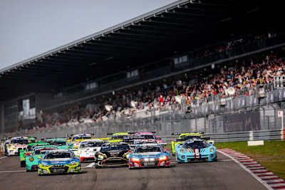 130 Autos starten bei den 24h Nürburgring